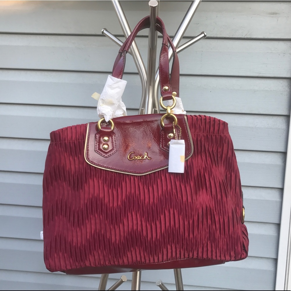 Beautiful Red Coach Bag ❤️ 💼